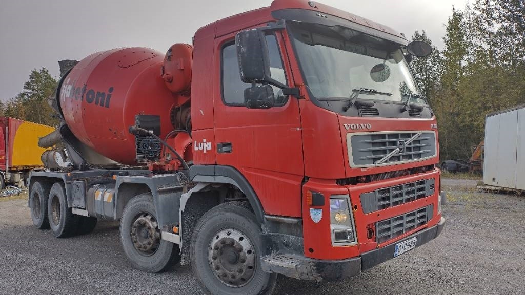 Volvo FM9 8x4 full steel,manual, mixer - Cisterna camión: foto 2 Volvo FM9 8x4 full steel,manual, mixer - Cisterna camión: foto 2