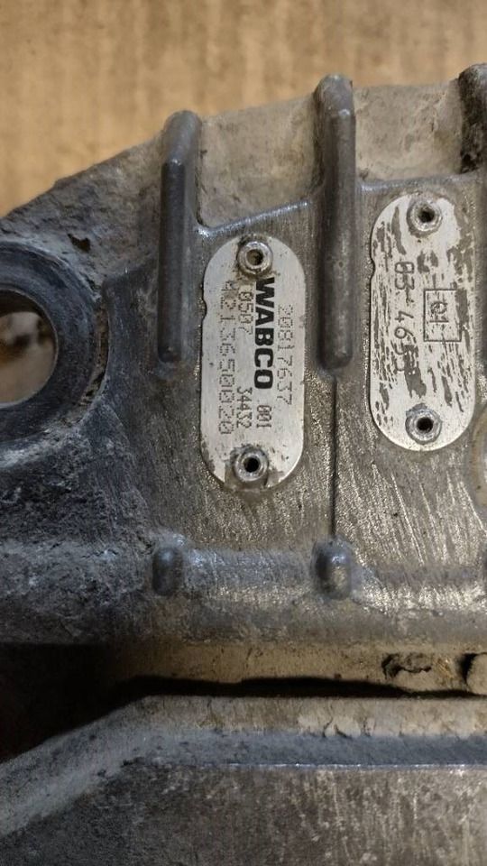 Volvo Ishift kansi - Sistema eléctrico para Camión: foto 2 Volvo Ishift kansi - Sistema eléctrico para Camión: foto 2