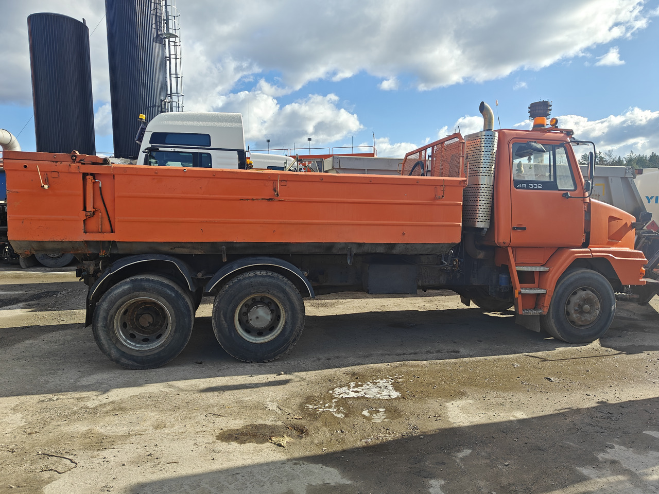 SISU SR 332 - Volquete camión: foto 1 SISU SR 332 - Volquete camión: foto 1