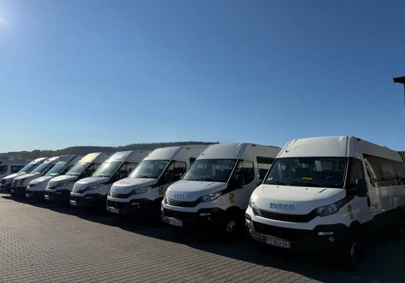 Minibús, Furgoneta de pasajeros Iveco DAILY / CRAFTER / SPRINTER / WING / 23 MIEJSCA: foto 1