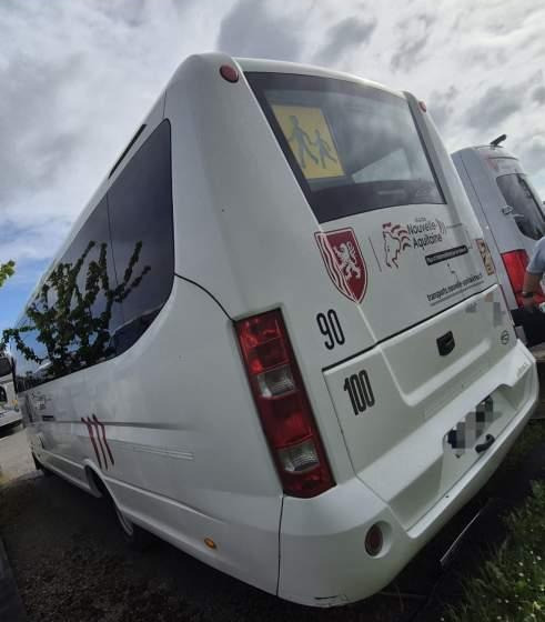 Iveco FERQUI SUNRISE / 35 MIEJSC/ EURO 6 SPROWADZONE - Minibús, Furgoneta de pasajeros: foto 2 Iveco FERQUI SUNRISE / 35 MIEJSC/ EURO 6 SPROWADZONE - Minibús, Furgoneta de pasajeros: foto 2