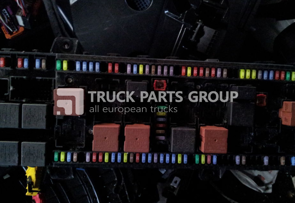 VOLVO FH4 EURO6, control unit, vehicle master control, VMCU, FRC, VMCU - Unidad de control para Camión: foto 1 VOLVO FH4 EURO6, control unit, vehicle master control, VMCU, FRC, VMCU - Unidad de control para Camión: foto 1