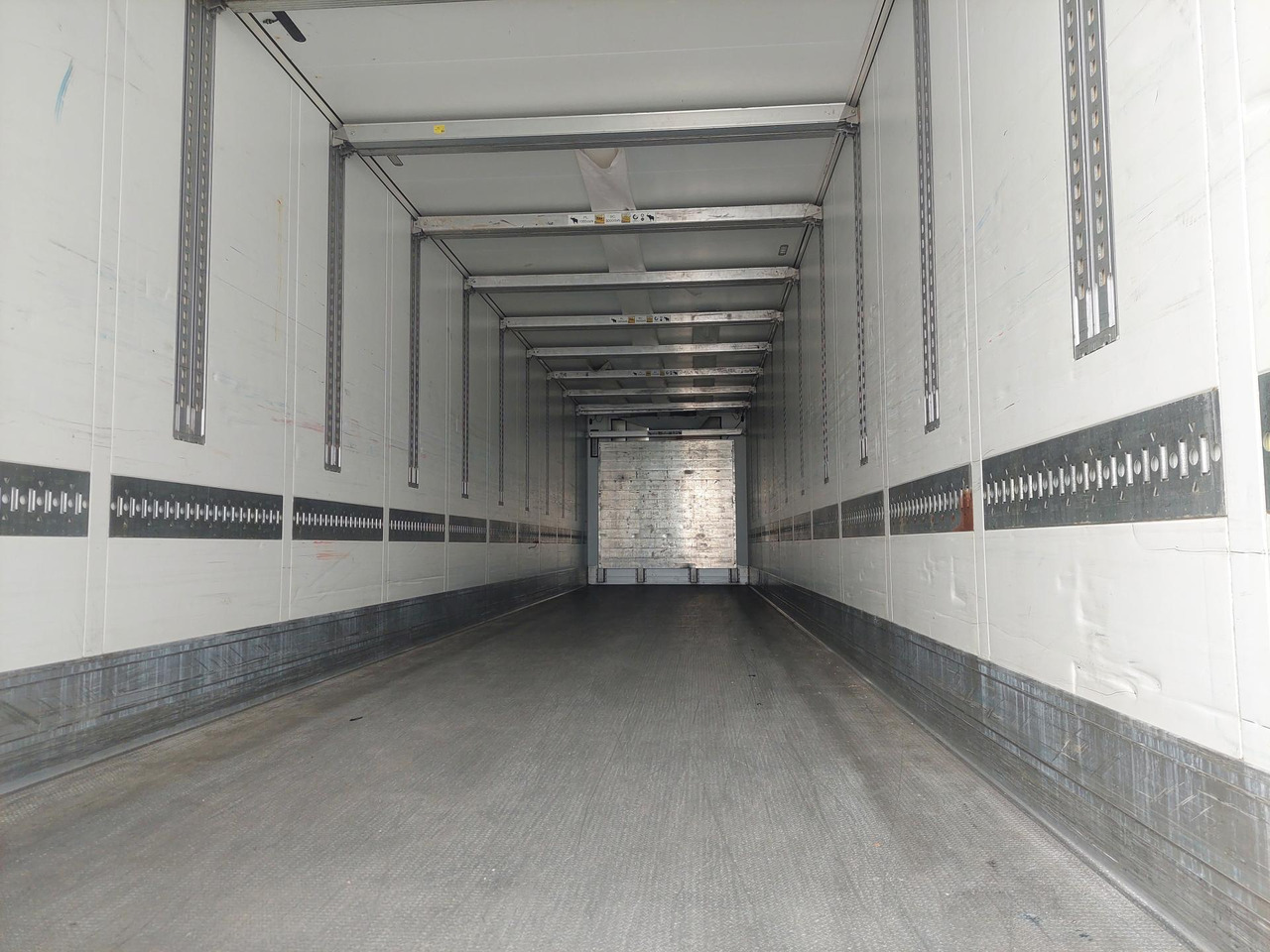 2018 Schmitz Cargobull SKO Double Deck FP 60 ThermoKing SLXi 300 Lifting Axle - Frigorífico semirremolque: foto 4 2018 Schmitz Cargobull SKO Double Deck FP 60 ThermoKing SLXi 300 Lifting Axle - Frigorífico semirremolque: foto 4
