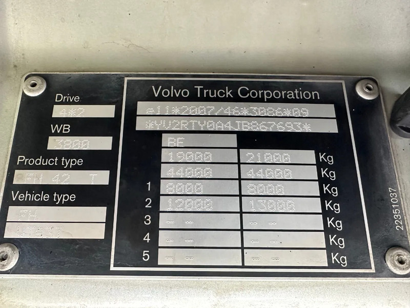 Volvo FH 460 / GLOBETROTTER / EURO 6 / I-Shift / HYDRAULIC / FULL AIR / NEW TACHO - Cabeza tractora: foto 4 Volvo FH 460 / GLOBETROTTER / EURO 6 / I-Shift / HYDRAULIC / FULL AIR / NEW TACHO - Cabeza tractora: foto 4