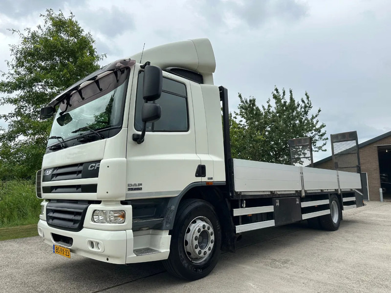 DAF CF 75.250 / NL TRUCK / EURO 5 / 4X2 / HYDRAULIC RAMPS / FULL AIR - Portavehículos camión: foto 1 DAF CF 75.250 / NL TRUCK / EURO 5 / 4X2 / HYDRAULIC RAMPS / FULL AIR - Portavehículos camión: foto 1