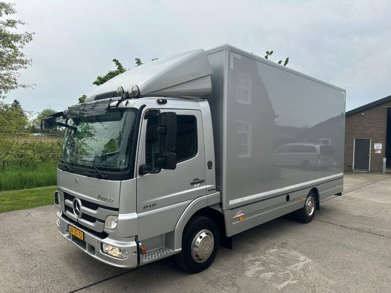 Mercedes-Benz ATEGO 918 / NL TRUCK / EURO 5 / ZIJDEUREN / ACHTERDEUR / AUTOMAAT / AIRCO / - Camión caja cerrada: foto 1 Mercedes-Benz ATEGO 918 / NL TRUCK / EURO 5 / ZIJDEUREN / ACHTERDEUR / AUTOMAAT / AIRCO / - Camión caja cerrada: foto 1