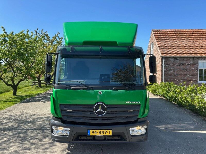 Mercedes-Benz ATEGO / NL TRUCK / SLECHTS 135.000KM / 10T / EURO 6 / AIRCO / LAADKLEP+ZIJDEUR / AUTOMAAT - Camión caja cerrada: foto 3 Mercedes-Benz ATEGO / NL TRUCK / SLECHTS 135.000KM / 10T / EURO 6 / AIRCO / LAADKLEP+ZIJDEUR / AUTOMAAT - Camión caja cerrada: foto 3