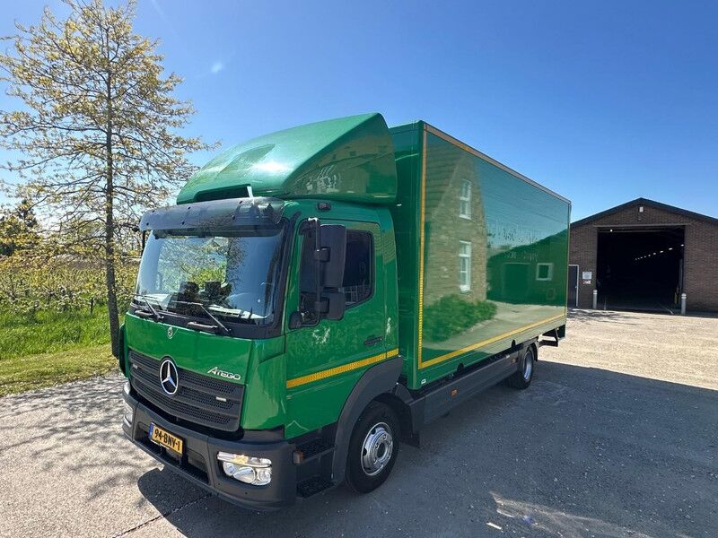 Mercedes-Benz ATEGO / NL TRUCK / SLECHTS 135.000KM / 10T / EURO 6 / AIRCO / LAADKLEP+ZIJDEUR / AUTOMAAT - Camión caja cerrada: foto 1 Mercedes-Benz ATEGO / NL TRUCK / SLECHTS 135.000KM / 10T / EURO 6 / AIRCO / LAADKLEP+ZIJDEUR / AUTOMAAT - Camión caja cerrada: foto 1