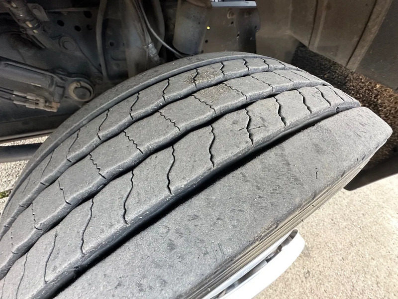 Mercedes-Benz Atego 1018 / NL TRUCK / AIRCO / BOX+LIFT+SIDE DOOR / AUTOMATIC - Camión caja cerrada: foto 5 Mercedes-Benz Atego 1018 / NL TRUCK / AIRCO / BOX+LIFT+SIDE DOOR / AUTOMATIC - Camión caja cerrada: foto 5