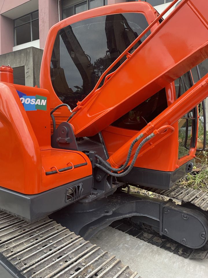 DOOSAN DX75-9C - Excavadora de cadenas: foto 1 DOOSAN DX75-9C - Excavadora de cadenas: foto 1