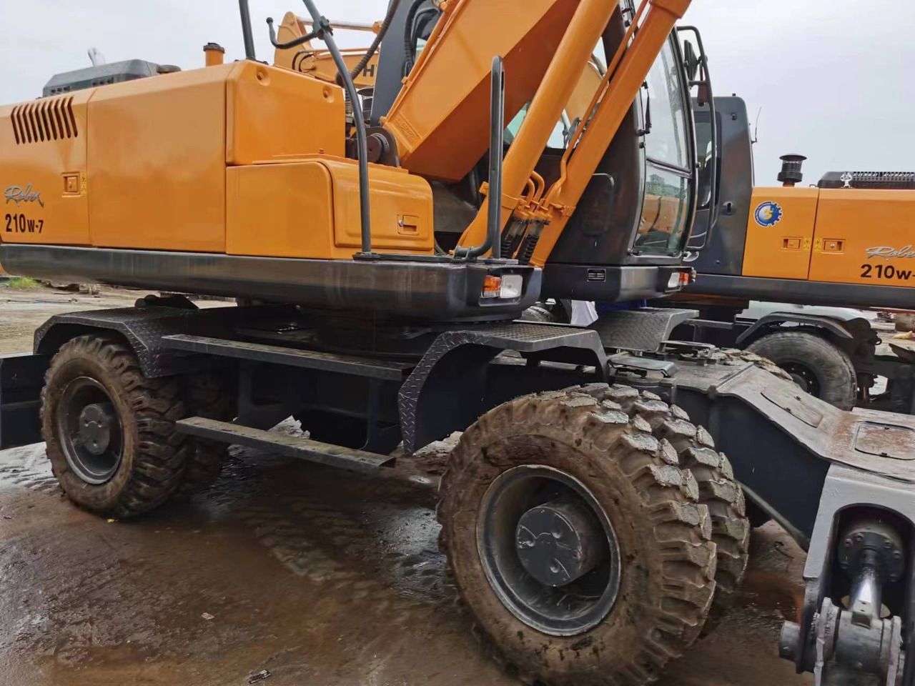 HYUNDAI 210W-7 - Excavadora de ruedas: foto 2 HYUNDAI 210W-7 - Excavadora de ruedas: foto 2