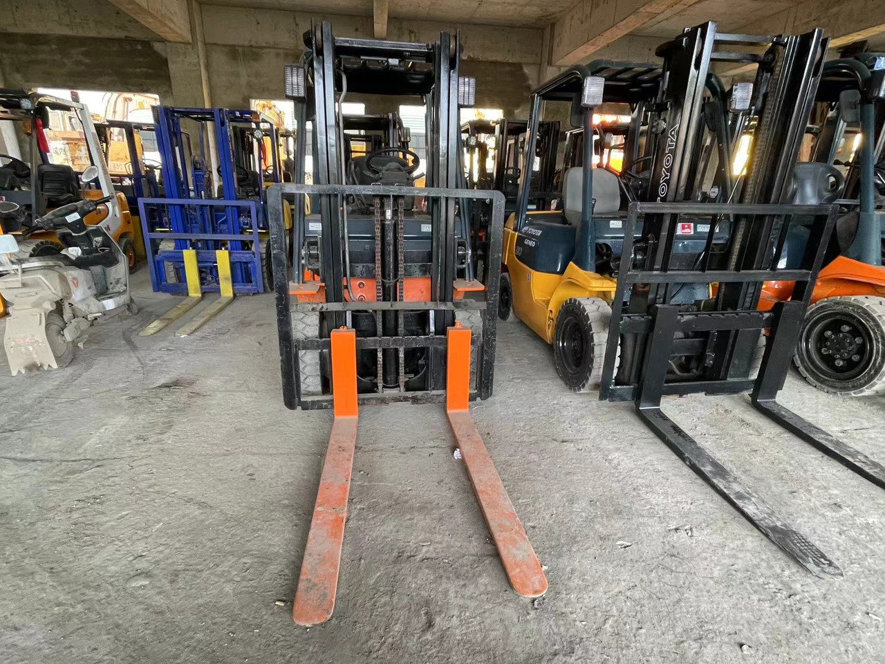 TOYOTA 62-7FD30 - Maquinaria de construcción: foto 4 TOYOTA 62-7FD30 - Maquinaria de construcción: foto 4