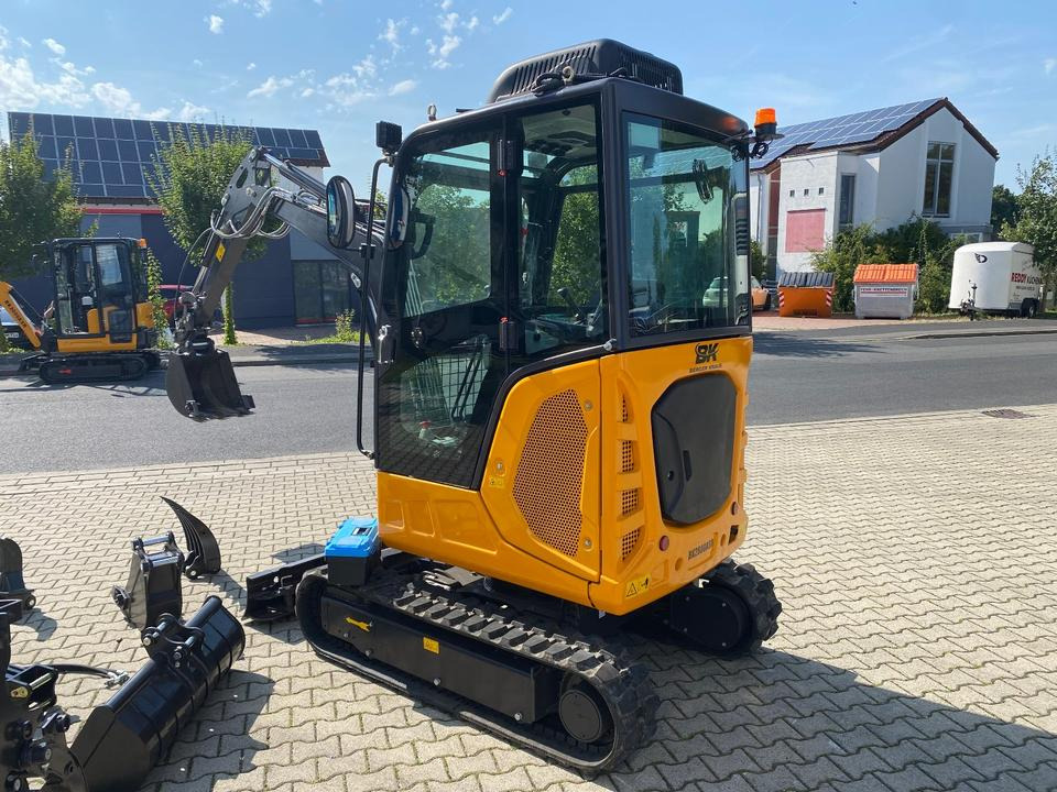 Minibagger BK2800ASR inkl. Zubehörpaket *INKL.19% MWST*BERGER KRAUS*KUBOTA*SCHWENKARM* VERSTELLFAHRWERK*KLIMA* - Miniexcavadora: foto 4 Minibagger BK2800ASR inkl. Zubehörpaket *INKL.19% MWST*BERGER KRAUS*KUBOTA*SCHWENKARM* VERSTELLFAHRWERK*KLIMA* - Miniexcavadora: foto 4