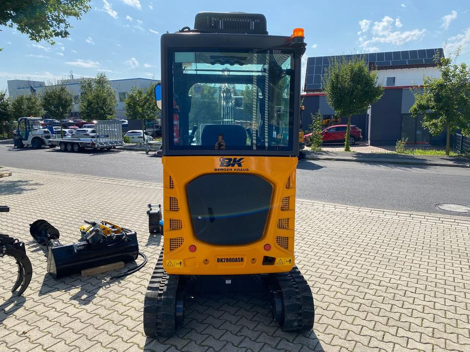 Minibagger BK2800ASR inkl. Zubehörpaket *INKL.19% MWST*BERGER KRAUS*KUBOTA*SCHWENKARM* VERSTELLFAHRWERK*KLIMA* - Miniexcavadora: foto 4 Minibagger BK2800ASR inkl. Zubehörpaket *INKL.19% MWST*BERGER KRAUS*KUBOTA*SCHWENKARM* VERSTELLFAHRWERK*KLIMA* - Miniexcavadora: foto 4