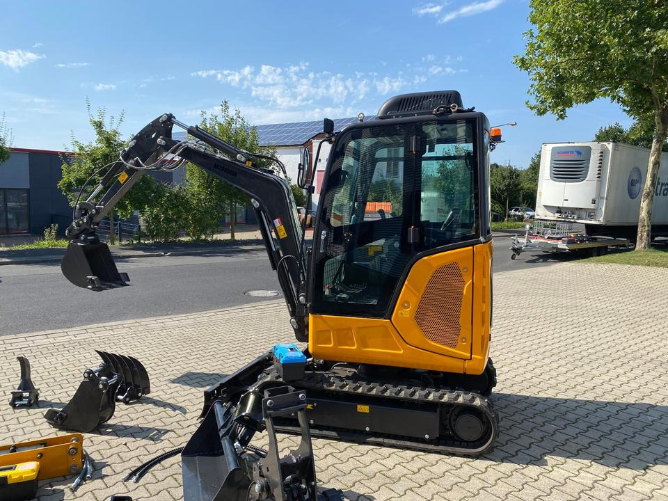 Minibagger BK2800ASR inkl. Zubehörpaket *INKL.19% MWST*BERGER KRAUS*KUBOTA*SCHWENKARM* VERSTELLFAHRWERK*KLIMA* - Miniexcavadora: foto 3 Minibagger BK2800ASR inkl. Zubehörpaket *INKL.19% MWST*BERGER KRAUS*KUBOTA*SCHWENKARM* VERSTELLFAHRWERK*KLIMA* - Miniexcavadora: foto 3