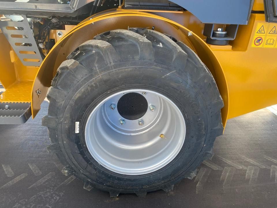 Radlader/Hoflader BK810 inkl. Tieflader und Winterpaket *INKL.19% MWST*BERGER KRAUS* KUBOTA*EURO*CE* - Cargadora articulada: foto 4 Radlader/Hoflader BK810 inkl. Tieflader und Winterpaket *INKL.19% MWST*BERGER KRAUS* KUBOTA*EURO*CE* - Cargadora articulada: foto 4