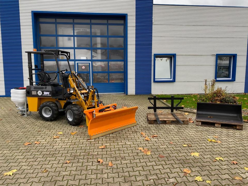 Radlader/Hoflader BK906 inkl. Winter-Komplettpaket *INKL.19% MWST.*BERGER KRAUS*PERKINS*EURO*SOFORT!* - Cargadora articulada: foto 1 Radlader/Hoflader BK906 inkl. Winter-Komplettpaket *INKL.19% MWST.*BERGER KRAUS*PERKINS*EURO*SOFORT!* - Cargadora articulada: foto 1