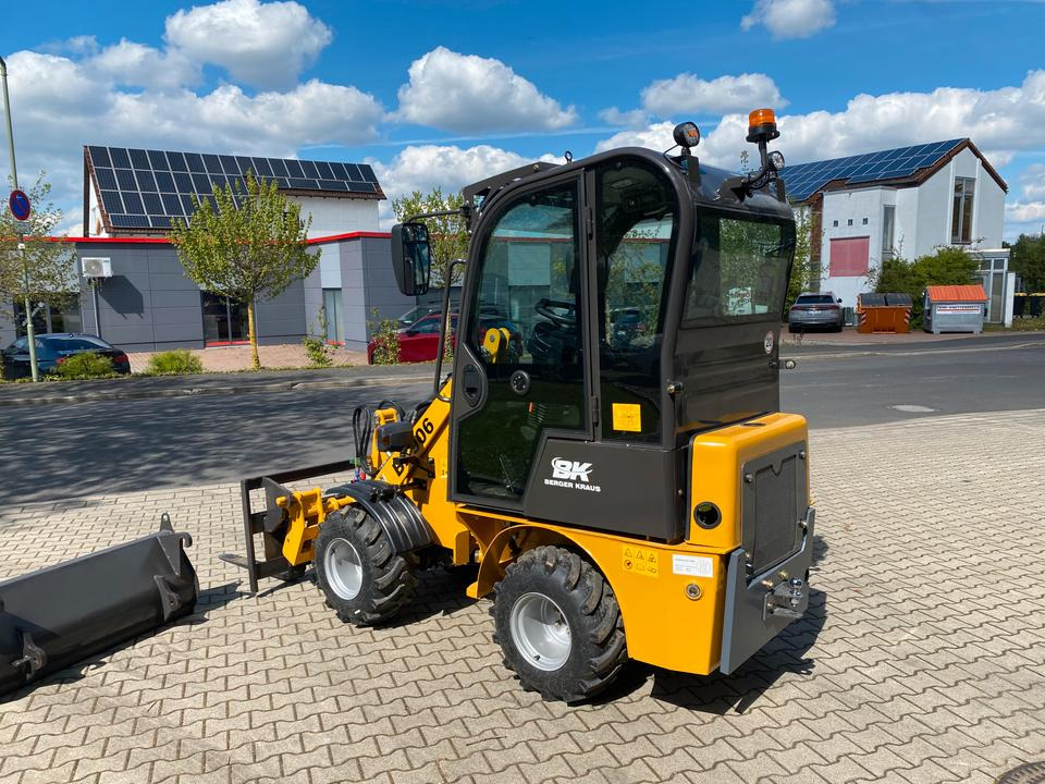 Radlader / Hoflader BK906 mit Kabine *INKL.19% MWST*PERKINS*BERGER KRAUS*GABELPAKET*CE*EURO* - Cargadora articulada: foto 3 Radlader / Hoflader BK906 mit Kabine *INKL.19% MWST*PERKINS*BERGER KRAUS*GABELPAKET*CE*EURO* - Cargadora articulada: foto 3