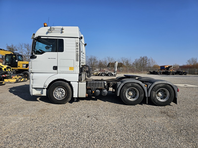 MAN TGX33.540 6x4 - Cabeza tractora: foto 2 MAN TGX33.540 6x4 - Cabeza tractora: foto 2