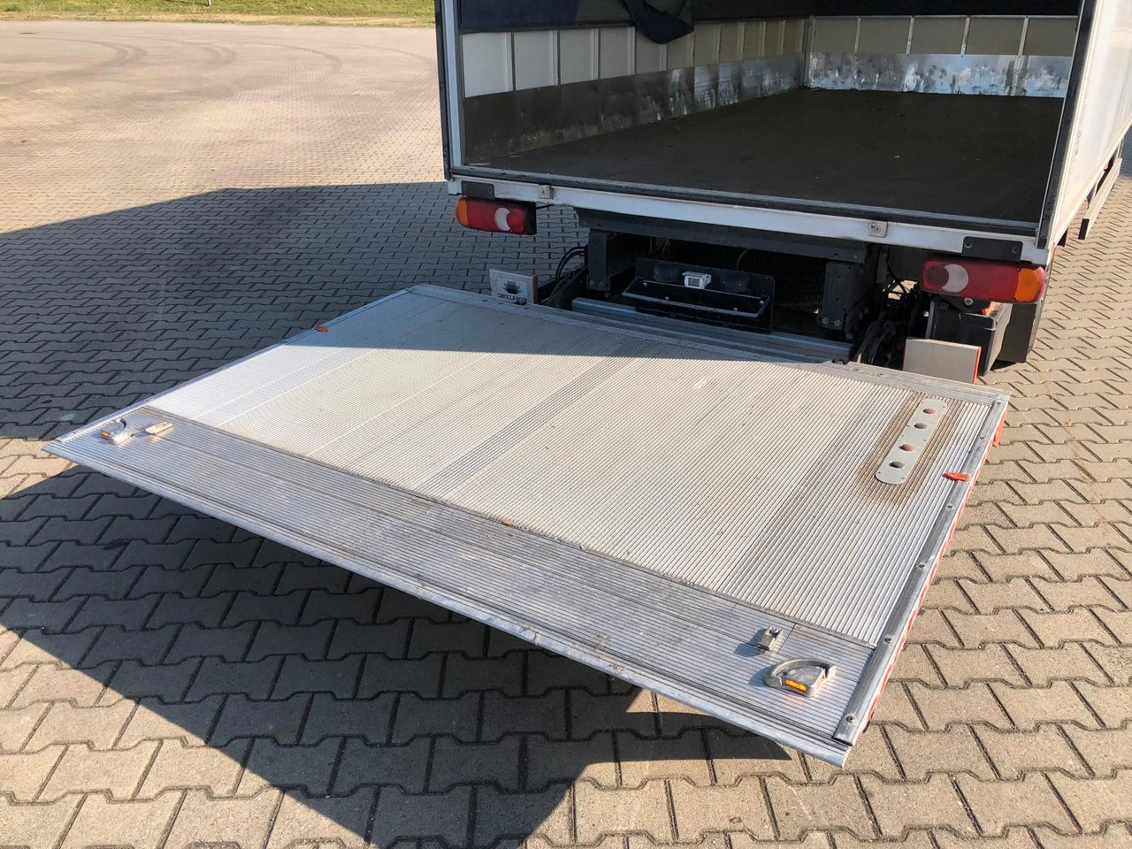 Renault MASTER RED 3.5T*LBW*Klima*4.2m*AUCH MIETE - Furgoneta: foto 4 Renault MASTER RED 3.5T*LBW*Klima*4.2m*AUCH MIETE - Furgoneta: foto 4