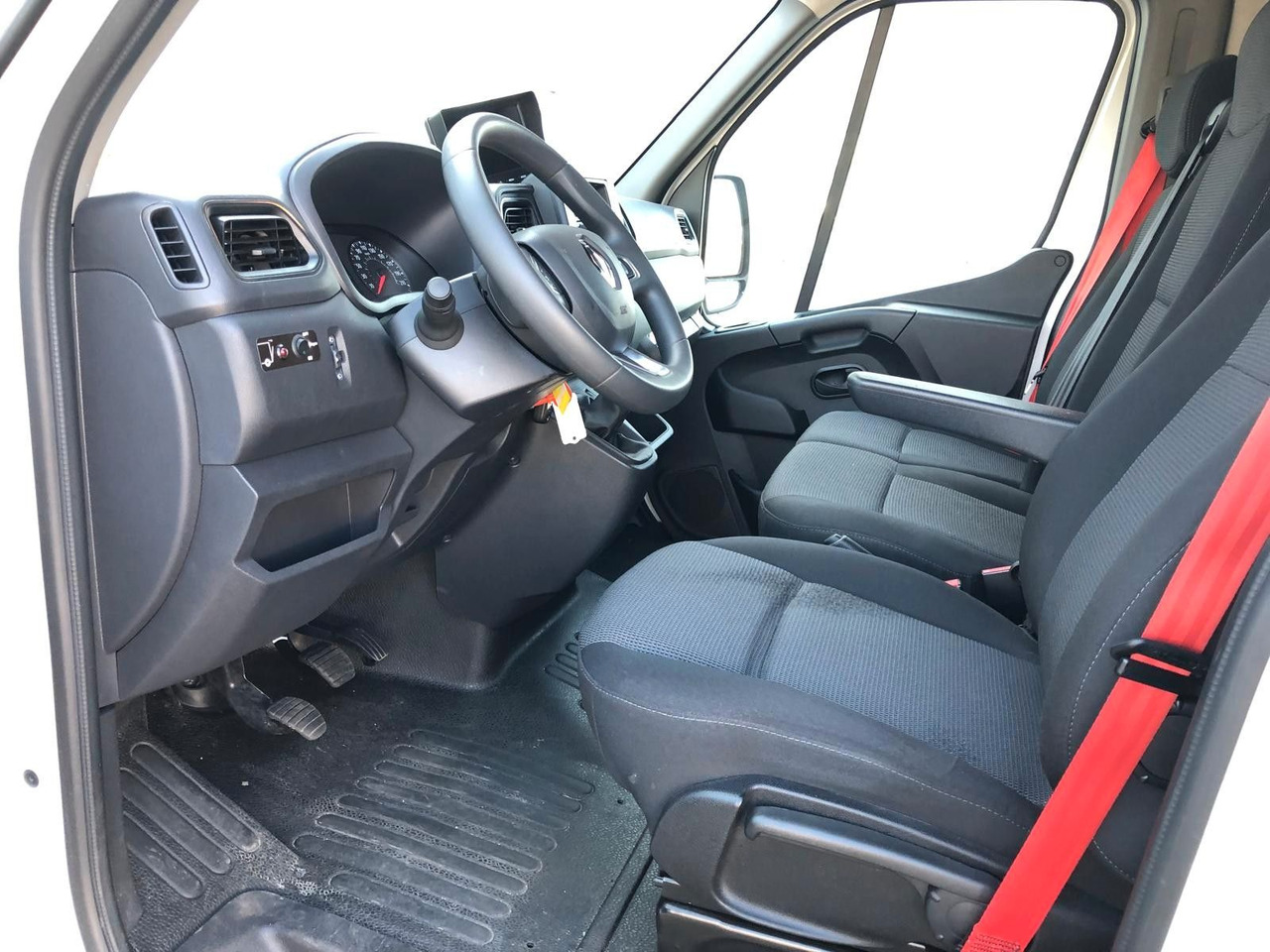 Furgoneta Renault MASTER RED 3.5T*LBW*Klima*4.2m*AUCH MIETE: foto 11 Furgoneta Renault MASTER RED 3.5T*LBW*Klima*4.2m*AUCH MIETE: foto 11