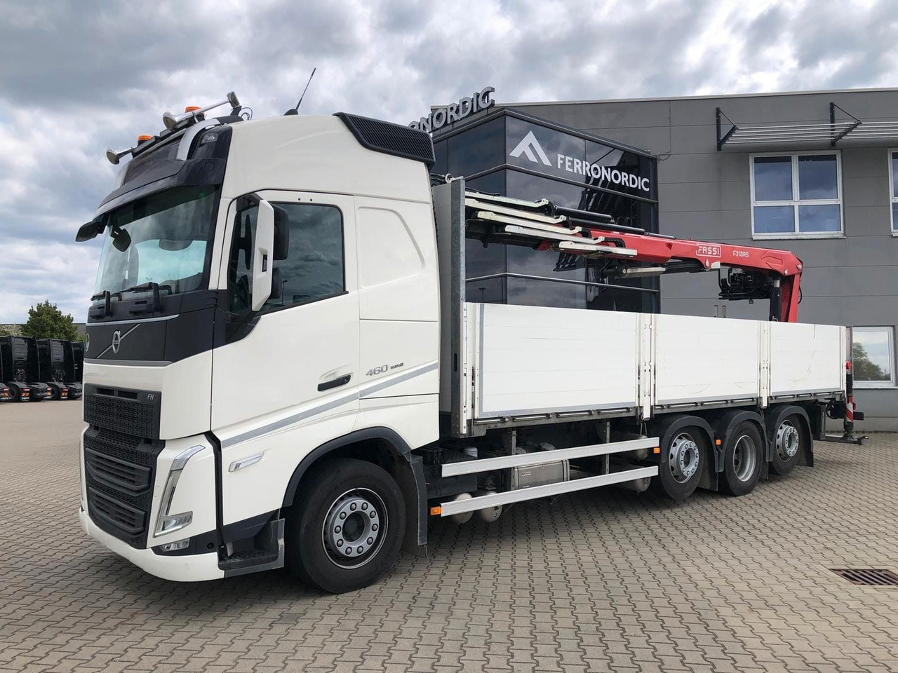 Volvo FH460 8x2 TRIDEM VLA&NLA gelenkt*FASSI F215AS.24 - Camión grúa: foto 4 Volvo FH460 8x2 TRIDEM VLA&NLA gelenkt*FASSI F215AS.24 - Camión grúa: foto 4