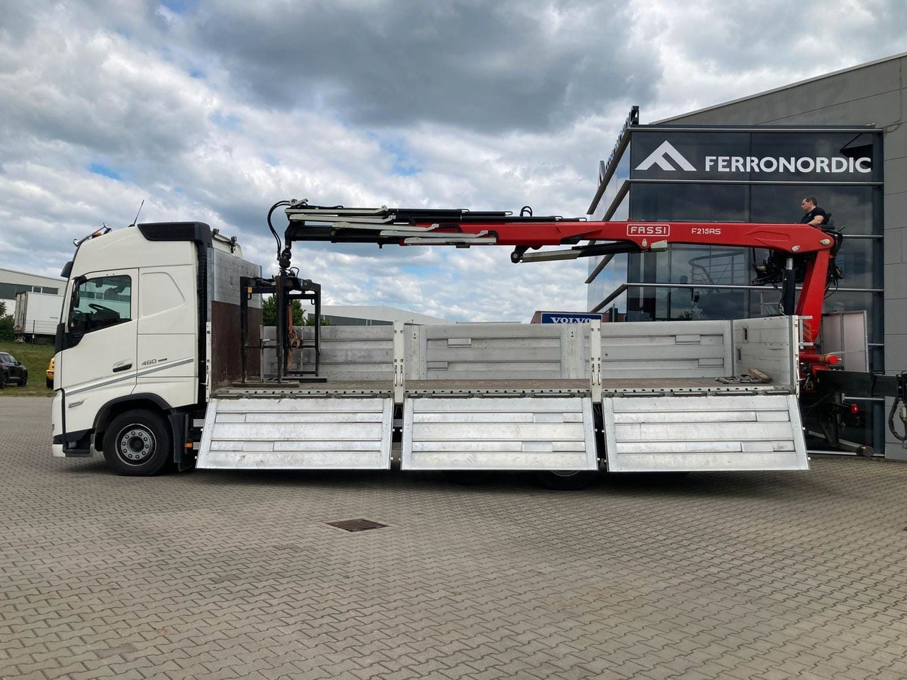 Volvo FH460 8x2 TRIDEM VLA&NLA gelenkt*FASSI F215AS.24 - Camión grúa: foto 3 Volvo FH460 8x2 TRIDEM VLA&NLA gelenkt*FASSI F215AS.24 - Camión grúa: foto 3
