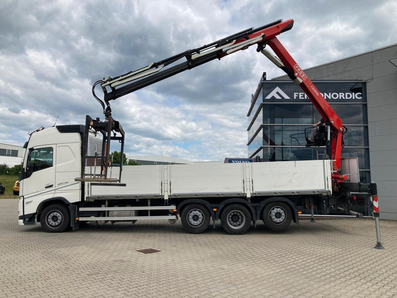 Volvo FH460 8x2 TRIDEM VLA&NLA gelenkt*FASSI F215AS.24 - Camión grúa: foto 4 Volvo FH460 8x2 TRIDEM VLA&NLA gelenkt*FASSI F215AS.24 - Camión grúa: foto 4