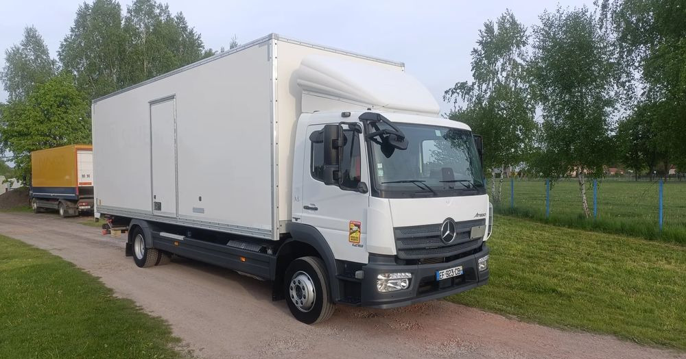 Mercedes-Benz Atego 1218 - Camión caja cerrada: foto 2 Mercedes-Benz Atego 1218 - Camión caja cerrada: foto 2