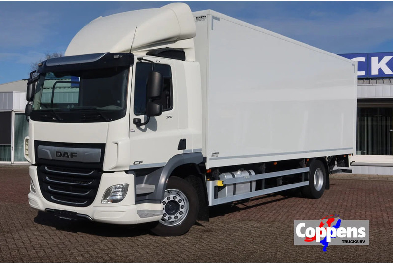 DAF CF 320 CF 320 FA Bak+Klep 2.000 kg - Camión caja cerrada: foto 1 DAF CF 320 CF 320 FA Bak+Klep 2.000 kg - Camión caja cerrada: foto 1