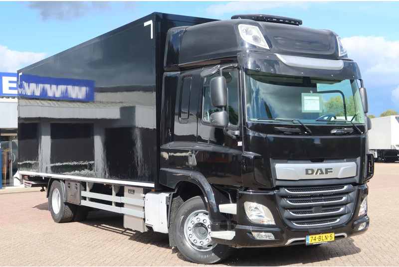 DAF CF 410 DAF CF 410 Black Edition - Camión caja cerrada: foto 2 DAF CF 410 DAF CF 410 Black Edition - Camión caja cerrada: foto 2