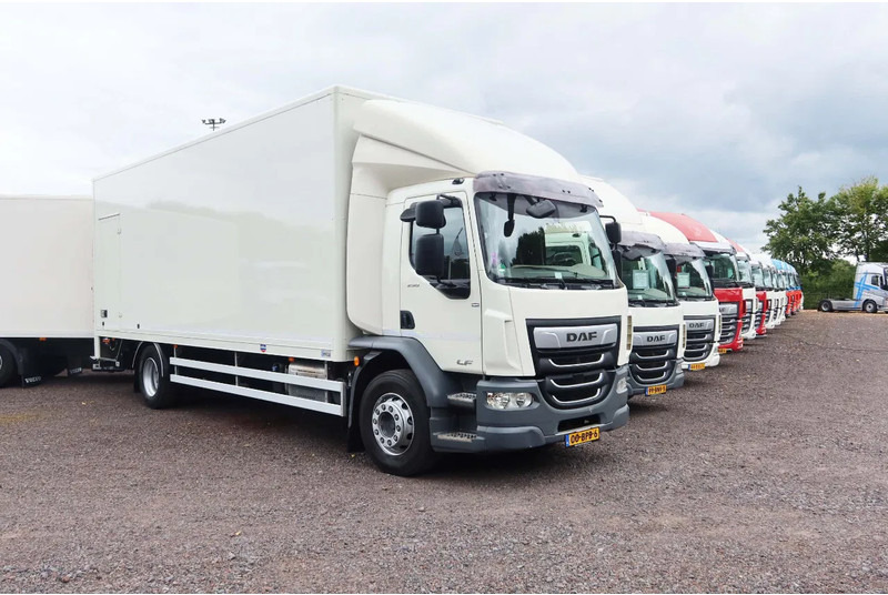 DAF LF 290 Bakwagen + Laadklep DHollandia 2000 kg - Camión caja cerrada: foto 2 DAF LF 290 Bakwagen + Laadklep DHollandia 2000 kg - Camión caja cerrada: foto 2