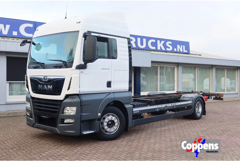 MAN TGX 18 .340 4x2 Full air Chassis, twist locks - Chasis camión: foto 1 MAN TGX 18 .340 4x2 Full air Chassis, twist locks - Chasis camión: foto 1