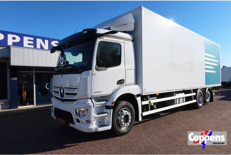 Mercedes-Benz 2727L Gesloten Bakwagen + Laadklep DHollandia 2500 kg - Camión caja cerrada: foto 1 Mercedes-Benz 2727L Gesloten Bakwagen + Laadklep DHollandia 2500 kg - Camión caja cerrada: foto 1