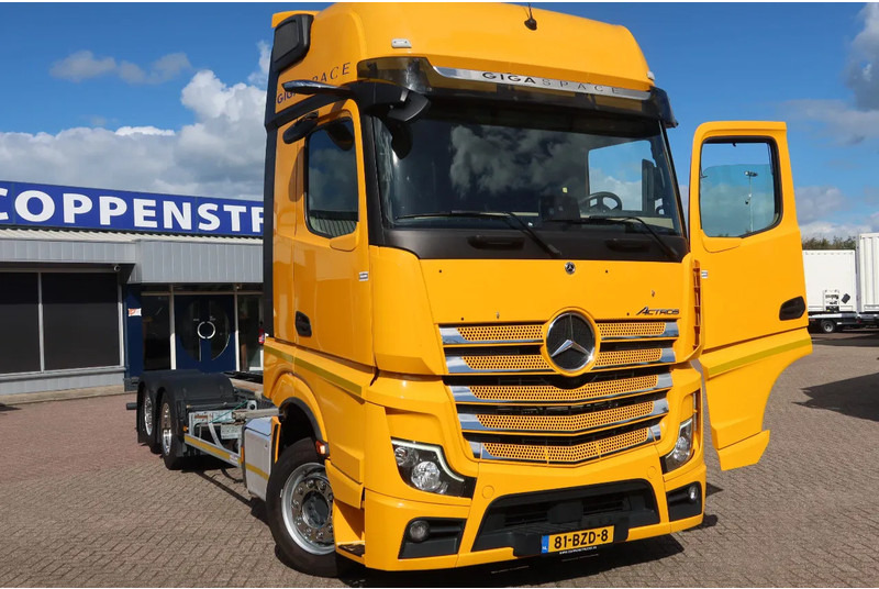 Mercedes-Benz Actros 2642 LL Giga Space Wisselbare opbouw/chassis cabine + lift as - Portacontenedore/ Intercambiable camión: foto 2 Mercedes-Benz Actros 2642 LL Giga Space Wisselbare opbouw/chassis cabine + lift as - Portacontenedore/ Intercambiable camión: foto 2
