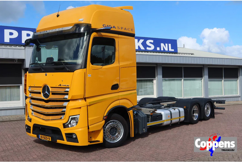 Mercedes-Benz Actros 2642 LL Giga Space Wisselbare opbouw/chassis cabine + lift as - Portacontenedore/ Intercambiable camión: foto 1 Mercedes-Benz Actros 2642 LL Giga Space Wisselbare opbouw/chassis cabine + lift as - Portacontenedore/ Intercambiable camión: foto 1