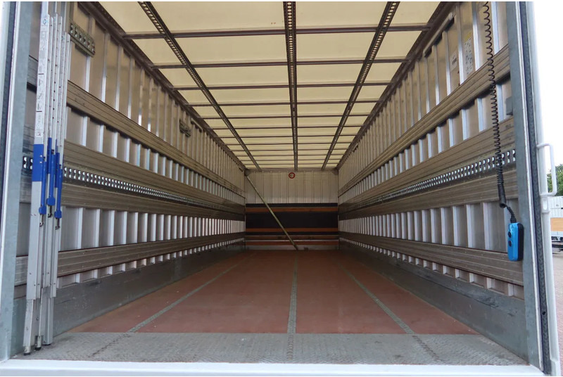 Volvo FL Bak + Dhollandia klep 2000 Kg - Camión caja cerrada: foto 4 Volvo FL Bak + Dhollandia klep 2000 Kg - Camión caja cerrada: foto 4