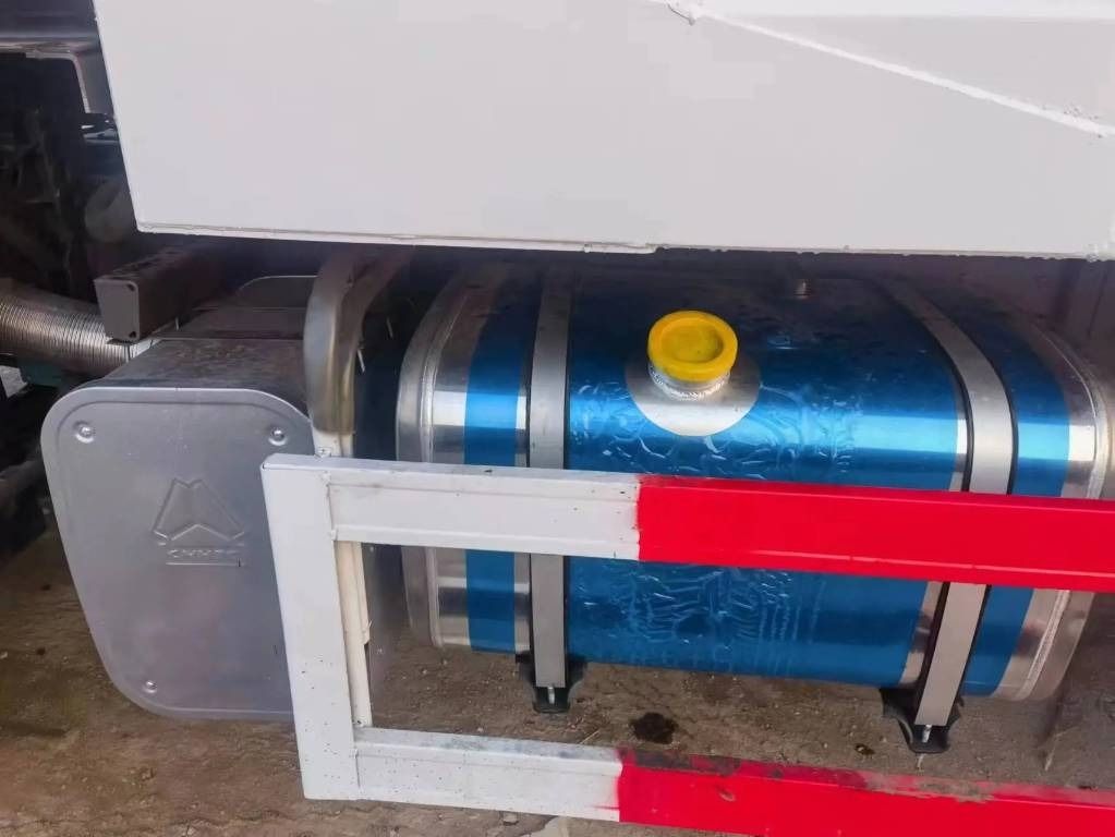 Volquete camión Howo 371 6x4: foto 6 Volquete camión Howo 371 6x4: foto 6