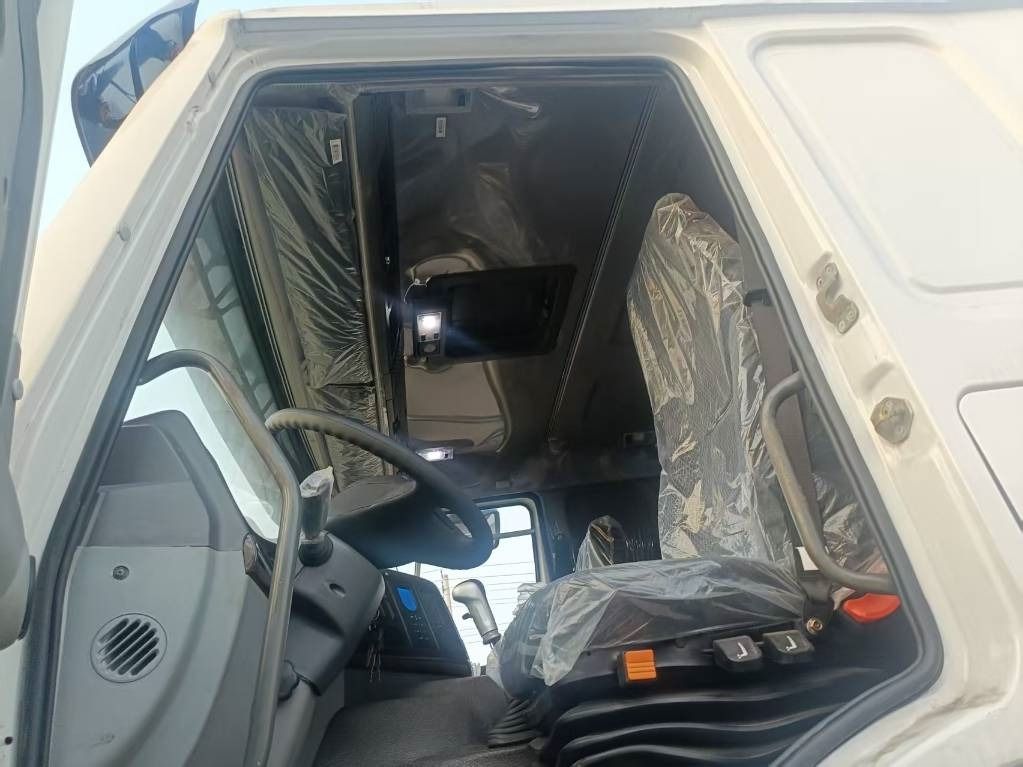 Howo 371 6x4 - Cisterna camión: foto 4 Howo 371 6x4 - Cisterna camión: foto 4