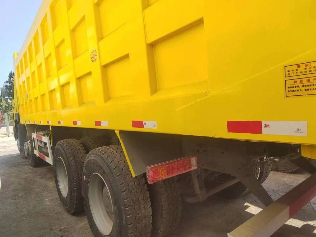 Howo 371 8x4 - Volquete camión: foto 3 Howo 371 8x4 - Volquete camión: foto 3