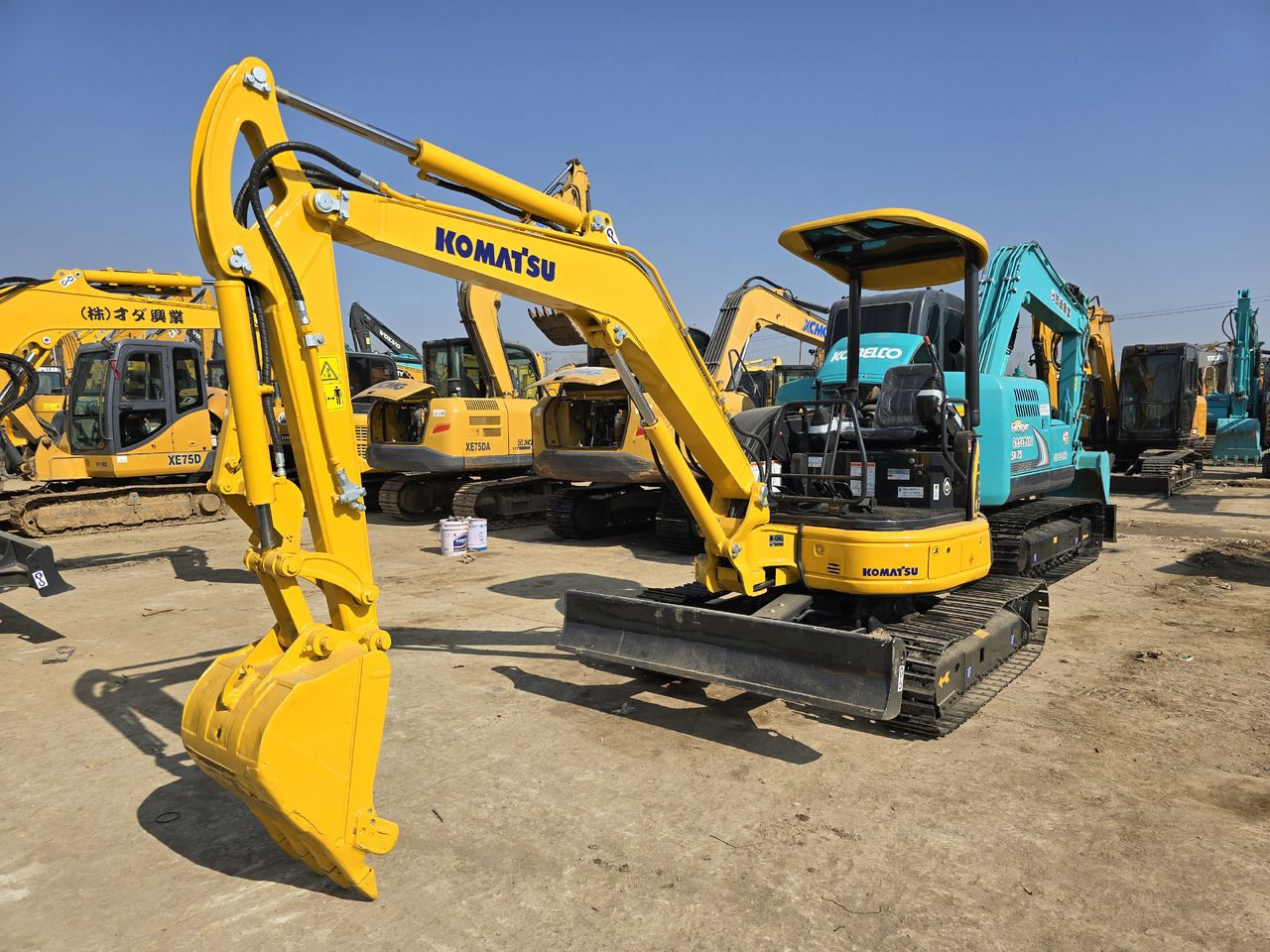 Komatsu PC35 - Miniexcavadora: foto 1 Komatsu PC35 - Miniexcavadora: foto 1