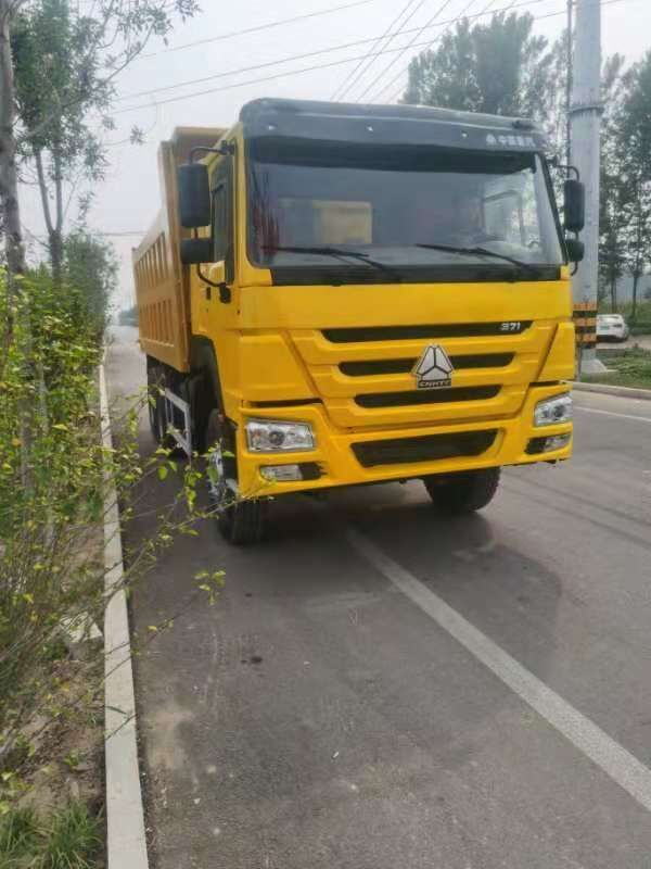 Howo Sinotruck - Volquete camión: foto 1 Howo Sinotruck - Volquete camión: foto 1
