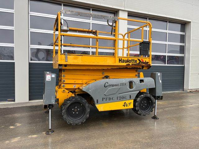 Haulotte Compact 12DX 12m Diesel Scherenarbeitsbühne 4x4 - Plataforma de tijeras: foto 4 Haulotte Compact 12DX 12m Diesel Scherenarbeitsbühne 4x4 - Plataforma de tijeras: foto 4