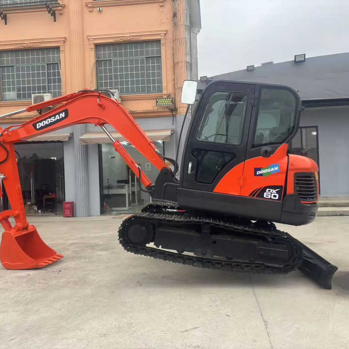 High Quality Hot Selling 6ton Second Hand Excavator Machine Mini Small Excavator DX60-9C Used Doosan Excavator for Sale DX60 - Excavadora: foto 1 High Quality Hot Selling 6ton Second Hand Excavator Machine Mini Small Excavator DX60-9C Used Doosan Excavator for Sale DX60 - Excavadora: foto 1