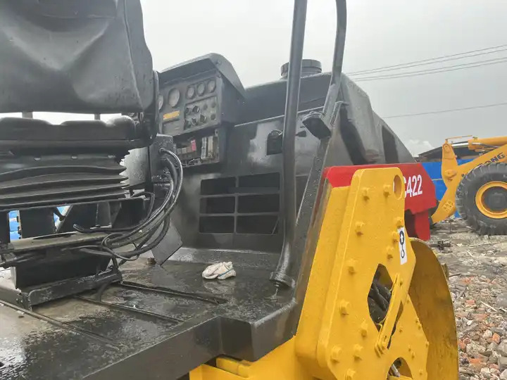 High Quality Used Industrial Compactor Machine Dynapac Cc 422 Hydraulic Vibrating Road Roller For Sale With High Quality - Apisonadora de asfalto: foto 5 High Quality Used Industrial Compactor Machine Dynapac Cc 422 Hydraulic Vibrating Road Roller For Sale With High Quality - Apisonadora de asfalto: foto 5