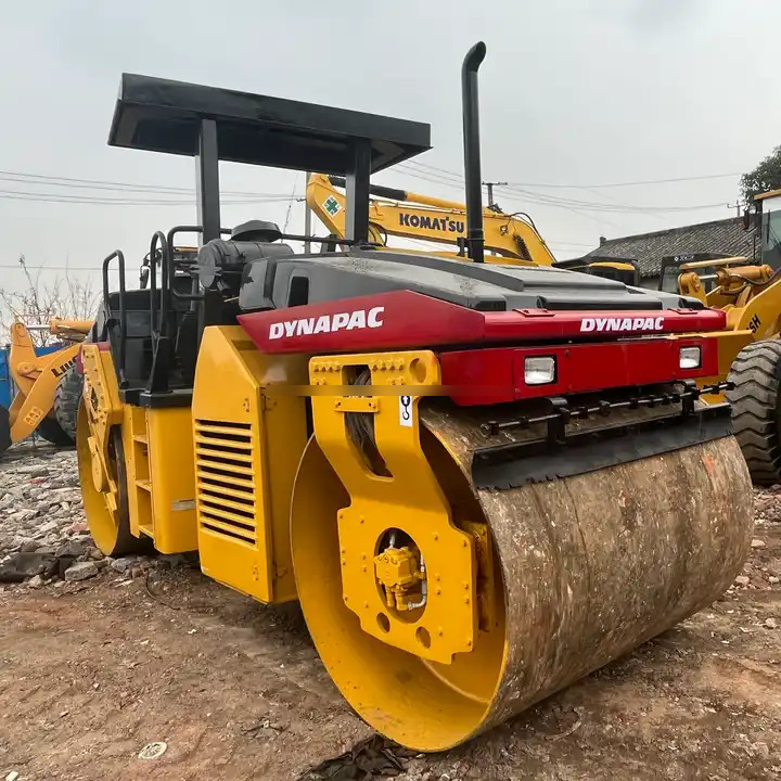 High Quality Used Industrial Compactor Machine Dynapac Cc 422 Hydraulic Vibrating Road Roller For Sale With High Quality - Apisonadora de asfalto: foto 1 High Quality Used Industrial Compactor Machine Dynapac Cc 422 Hydraulic Vibrating Road Roller For Sale With High Quality - Apisonadora de asfalto: foto 1