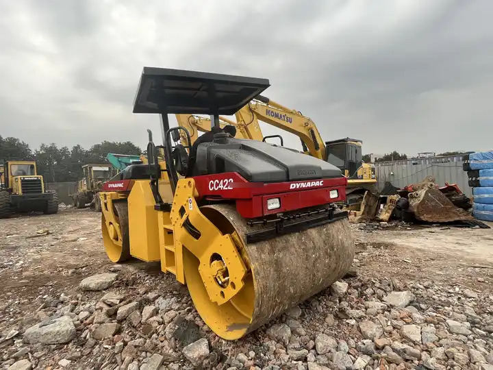 High Quality Used Industrial Compactor Machine Dynapac Cc 422 Hydraulic Vibrating Road Roller For Sale With High Quality - Apisonadora de asfalto: foto 3 High Quality Used Industrial Compactor Machine Dynapac Cc 422 Hydraulic Vibrating Road Roller For Sale With High Quality - Apisonadora de asfalto: foto 3