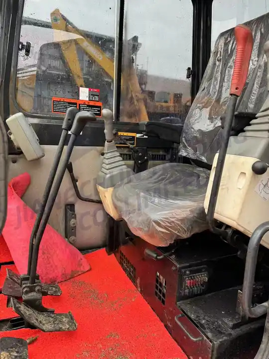 Mini 5ton Used Excavator Doosan DH55 with nice condition Korea low working hour multifunction crawler excavator Doosan DH55 - Excavadora: foto 4 Mini 5ton Used Excavator Doosan DH55 with nice condition Korea low working hour multifunction crawler excavator Doosan DH55 - Excavadora: foto 4