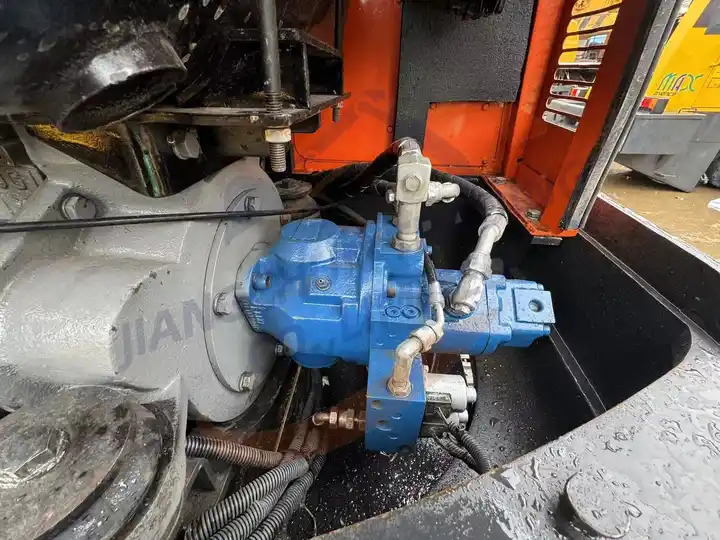 Mini 5ton Used Excavator Doosan DH55 with nice condition Korea low working hour multifunction crawler excavator Doosan DH55 - Excavadora: foto 5 Mini 5ton Used Excavator Doosan DH55 with nice condition Korea low working hour multifunction crawler excavator Doosan DH55 - Excavadora: foto 5