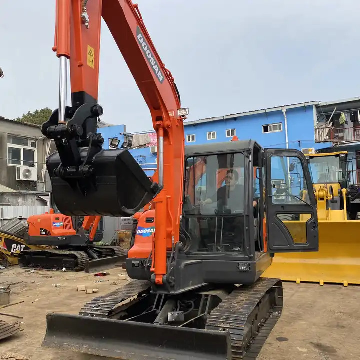 Original 6ton Doosan Dx60 used Hydraulic Crawler mini Excavator Doosan DX60 Excavator in Stock - Excavadora de cadenas: foto 1 Original 6ton Doosan Dx60 used Hydraulic Crawler mini Excavator Doosan DX60 Excavator in Stock - Excavadora de cadenas: foto 1